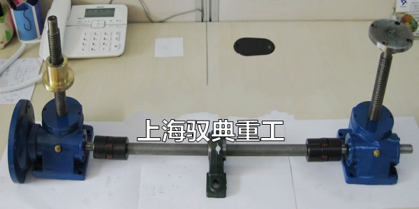 絲桿升降機(jī)兩臺聯(lián)動